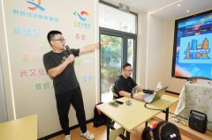 结业于复旦大学金融专业